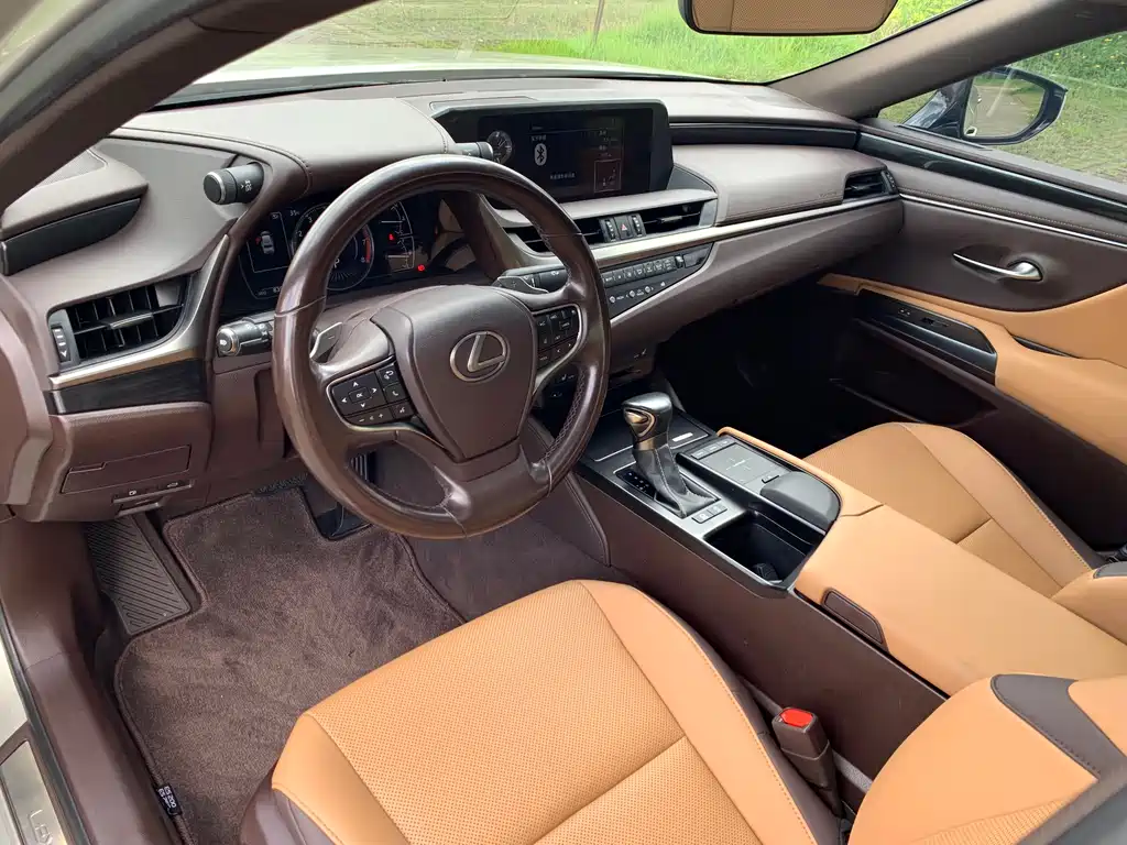 Lexus ES 2020 200
