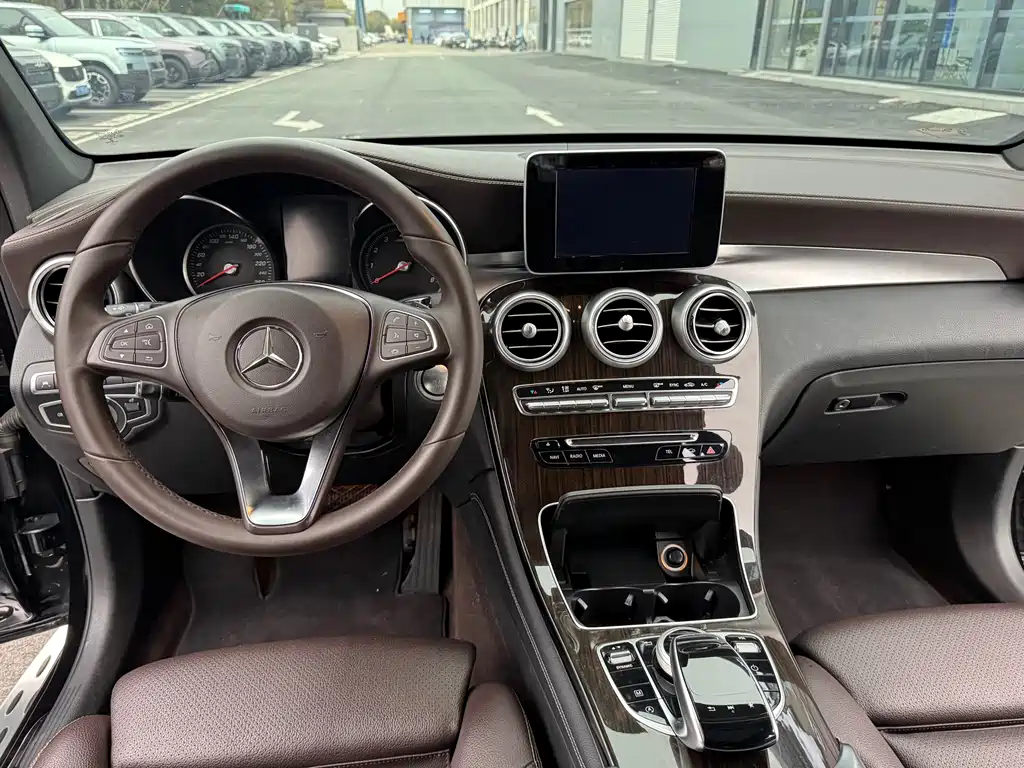 Mercedes-Benz GLC 2018 GLC 260 4MATIC Luxury