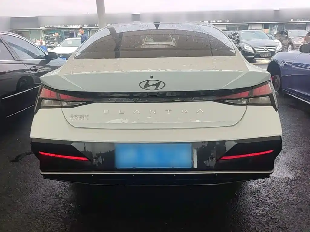 Hyundai Elantra — миниатюра 6