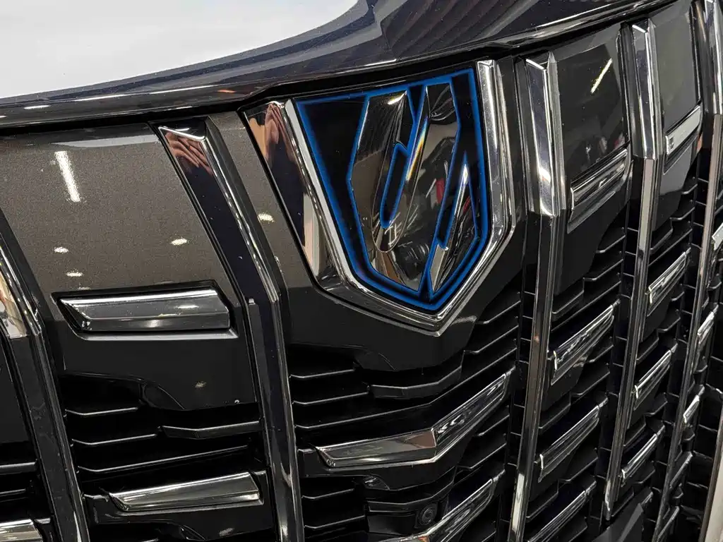 Toyota Alphard — миниатюра 6