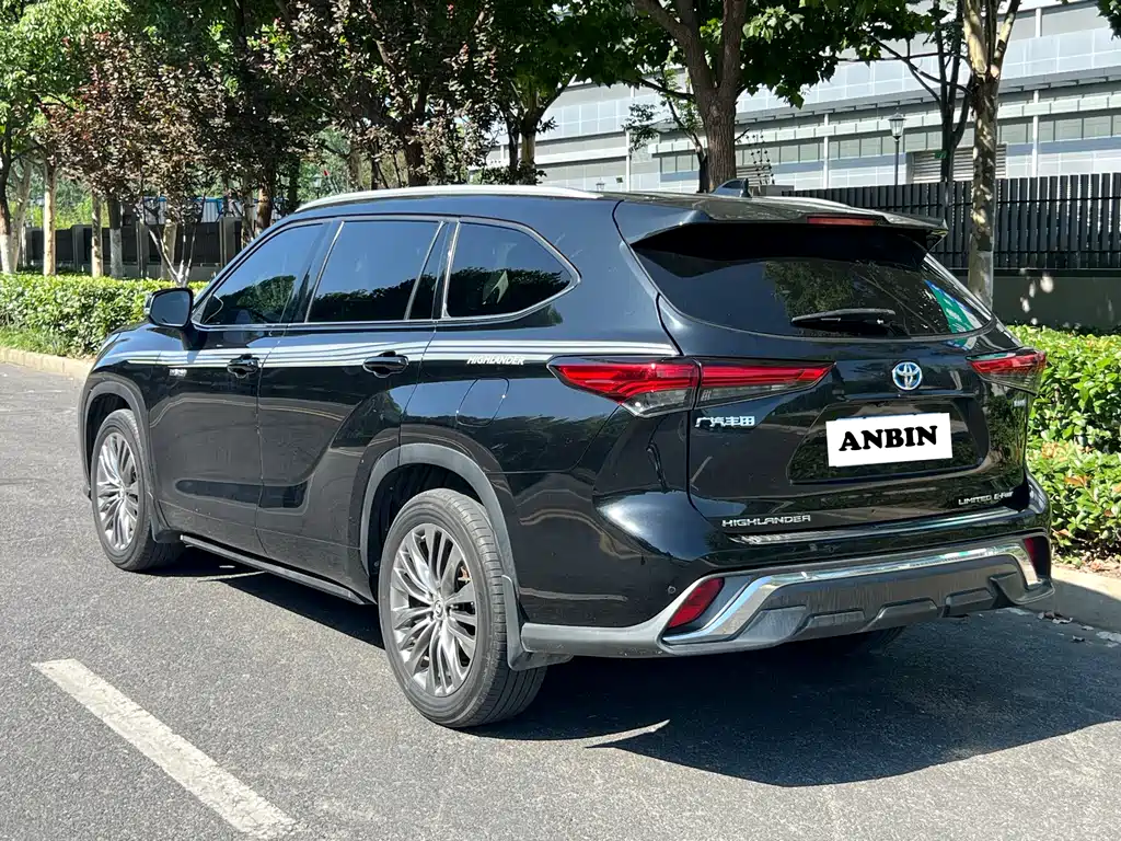 Toyota Highlander 2022 2.5L 7 мест