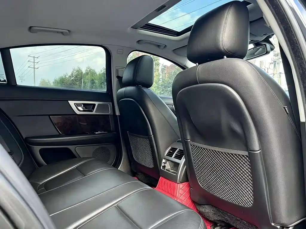 Jaguar XF — миниатюра 16