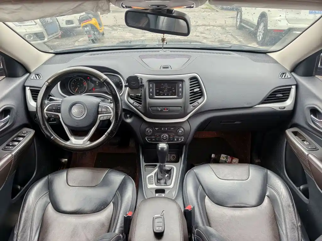 Jeep Cherokee — миниатюра 10