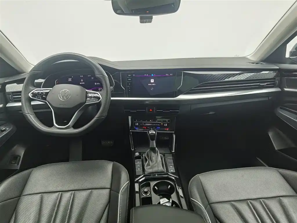 Volkswagen Passat 2024 380TSI Luxury