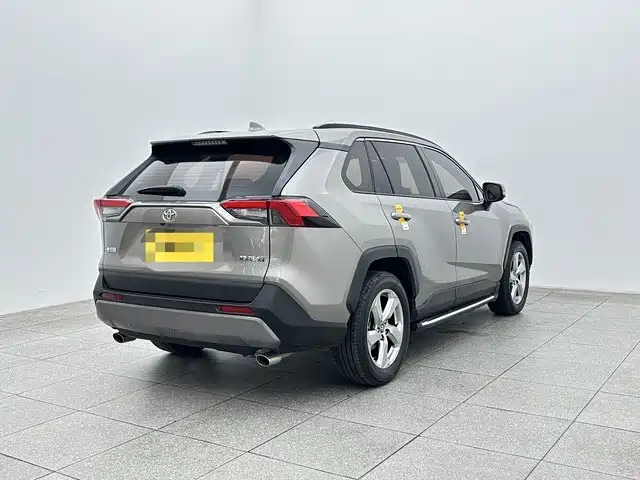 Toyota RAV4 — миниатюра 6