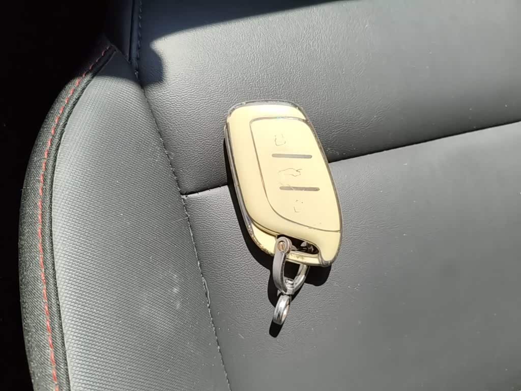 MG MG5 1.5 л 2022 г. Серебристо-серый, пробег 45100 км