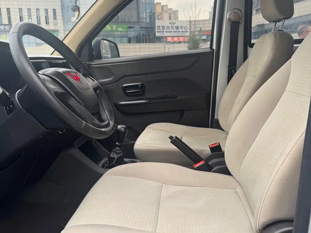 Wuling Hongguang V — миниатюра 4