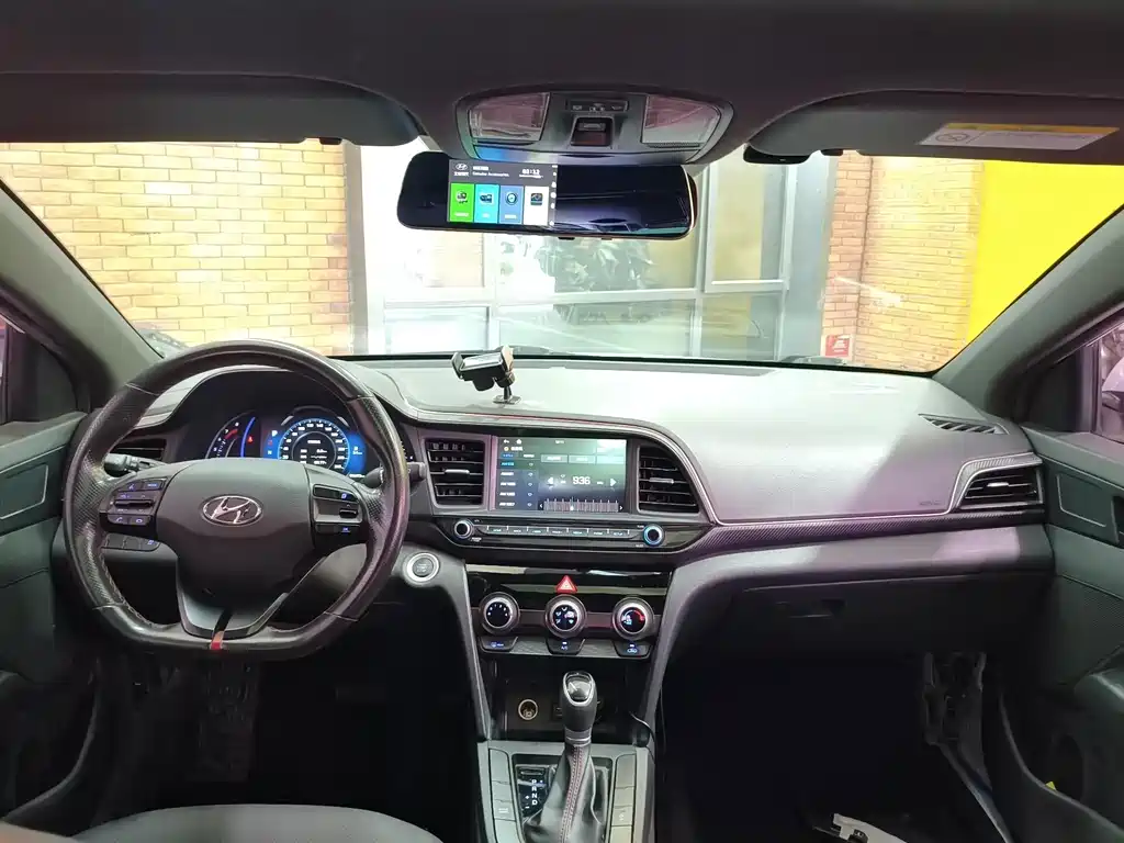 Hyundai Elantra — миниатюра 12