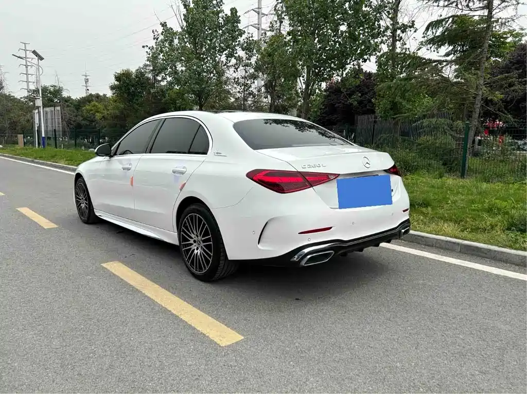 Mercedes-Benz C-Class — миниатюра 12