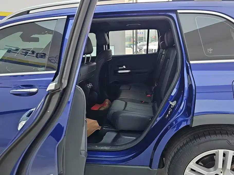 Mercedes-Benz GLB — миниатюра 11