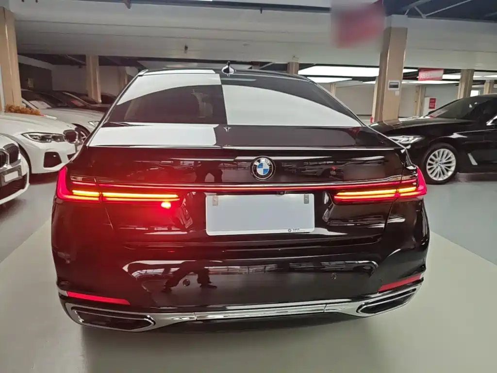 BMW 7 Series — миниатюра 6