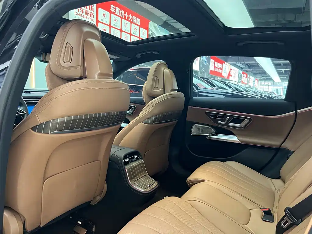 Mercedes-Benz E-Class — миниатюра 11