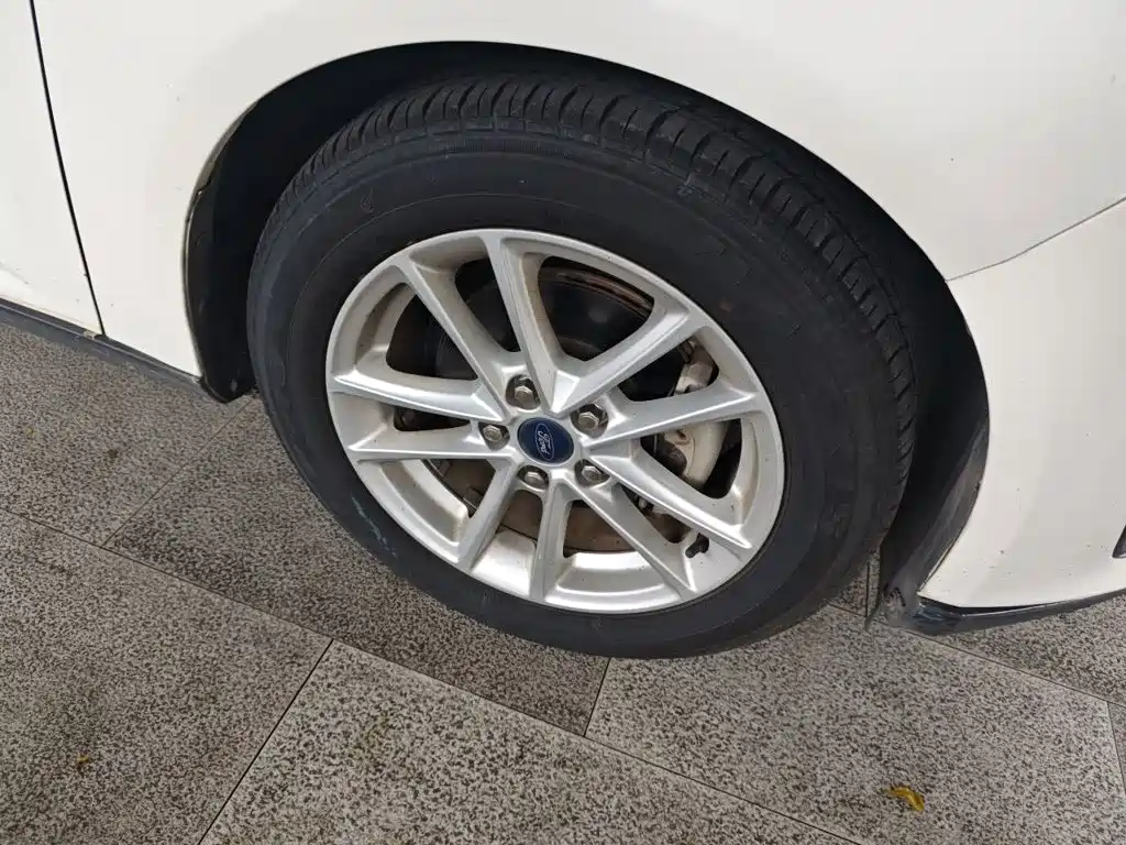 Ford Focus — миниатюра 10