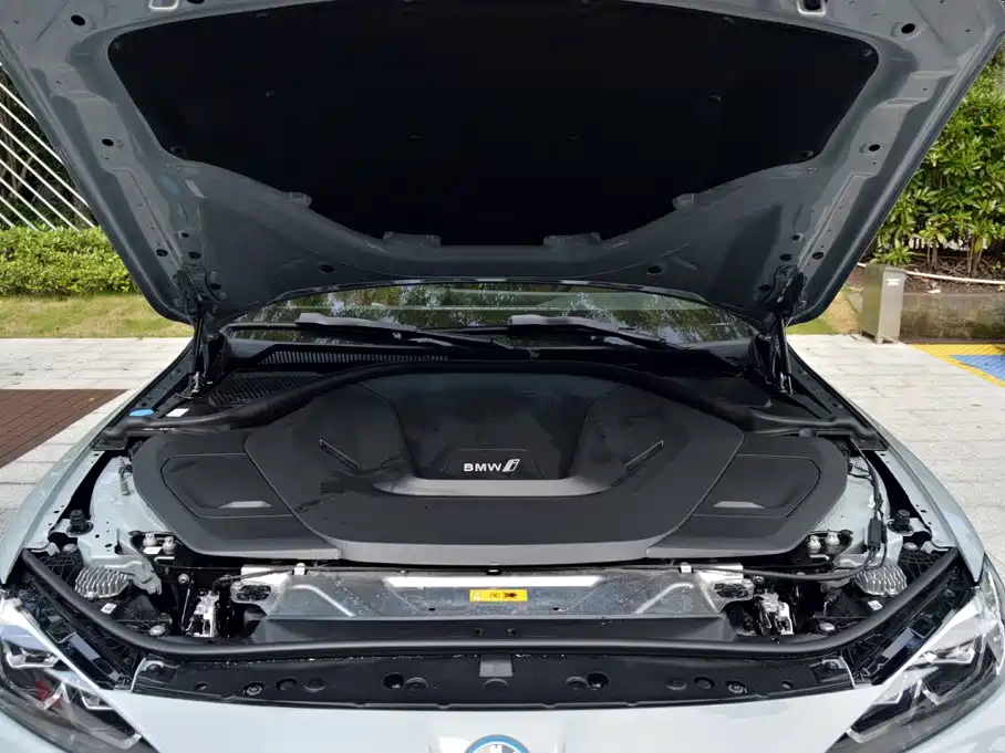 BMW i4 — миниатюра 13