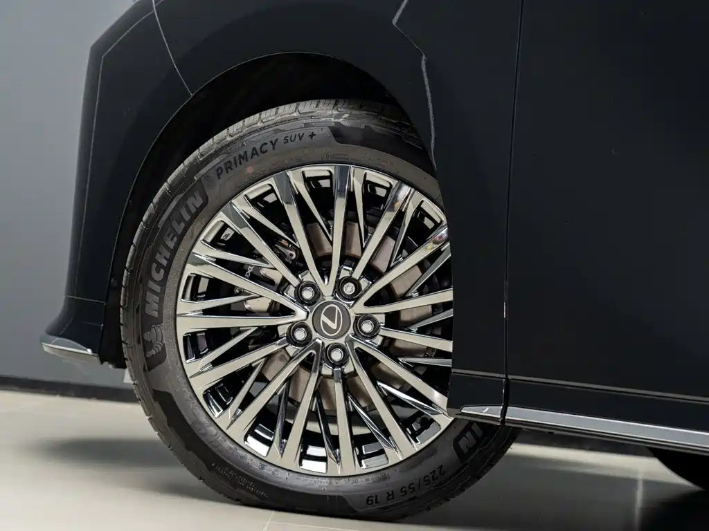 Lexus LM — миниатюра 6