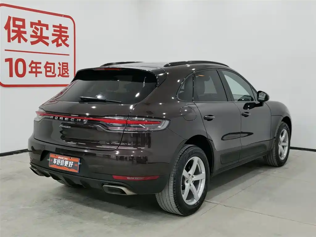 PORSCHE MACAN