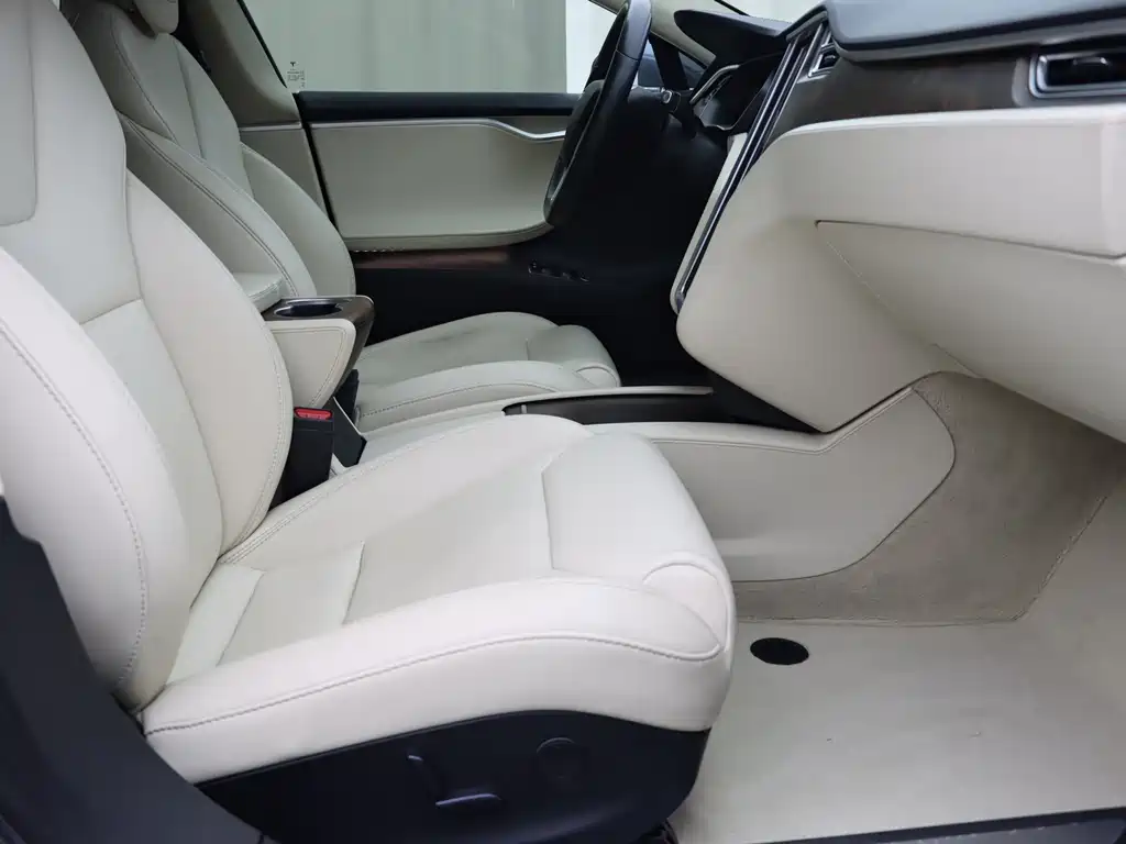Tesla Model S — миниатюра 8