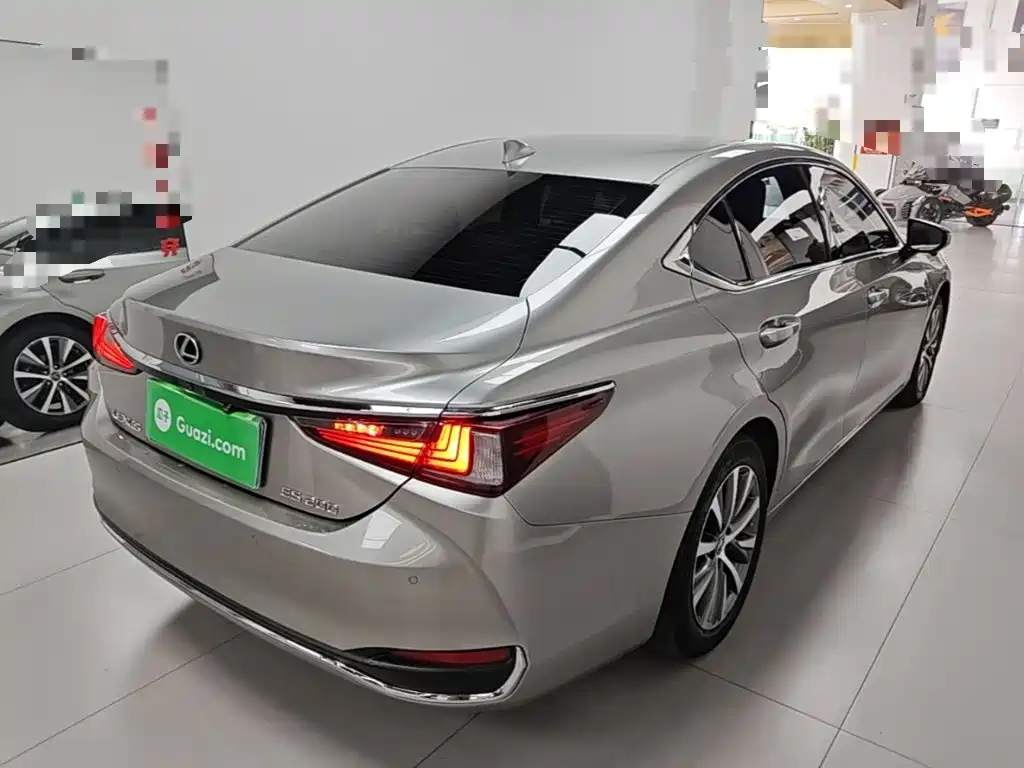Lexus ES — миниатюра 7