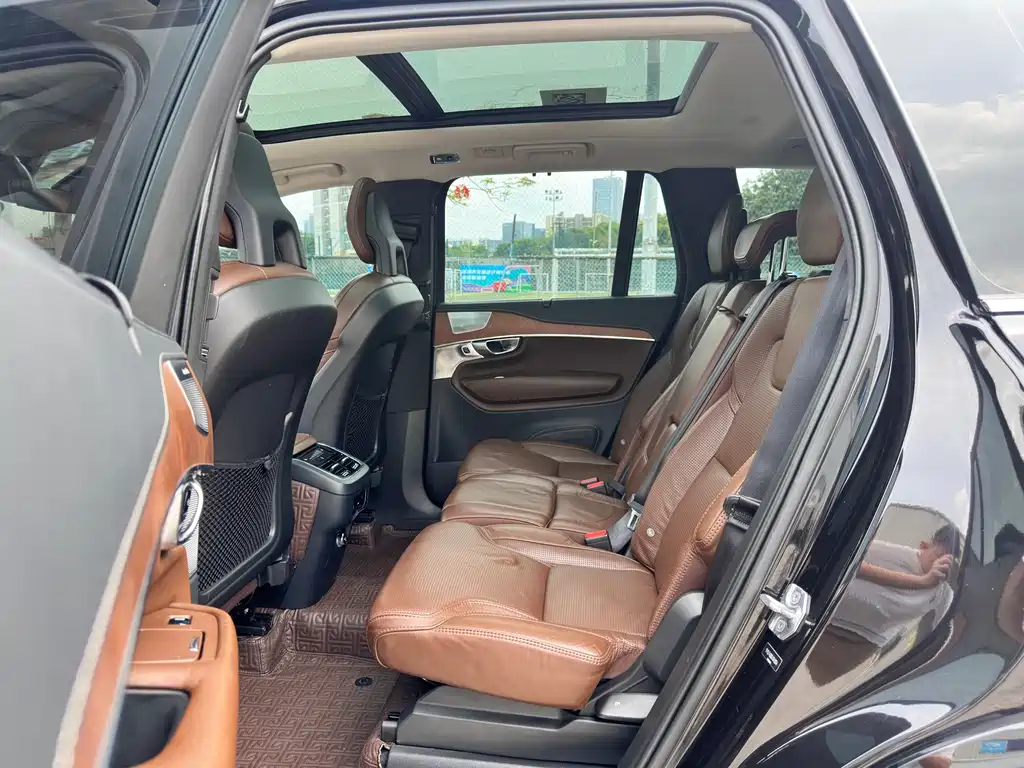 Volvo XC90 2018 T6 7 мест