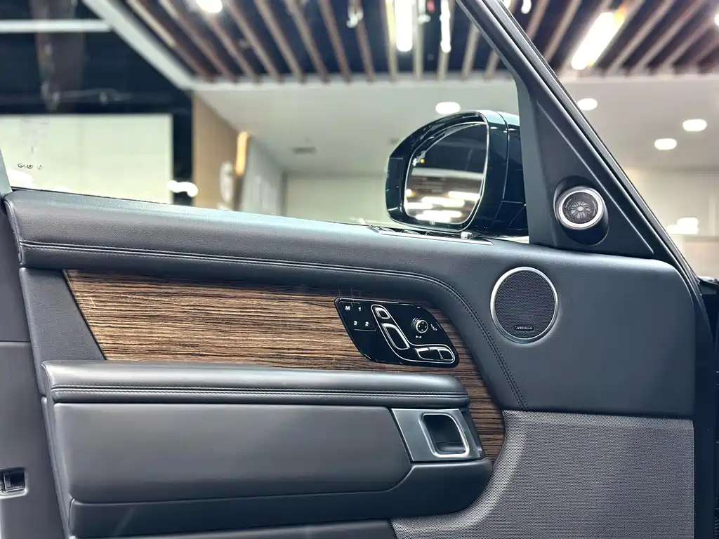 Land Rover Range Rover — миниатюра 5