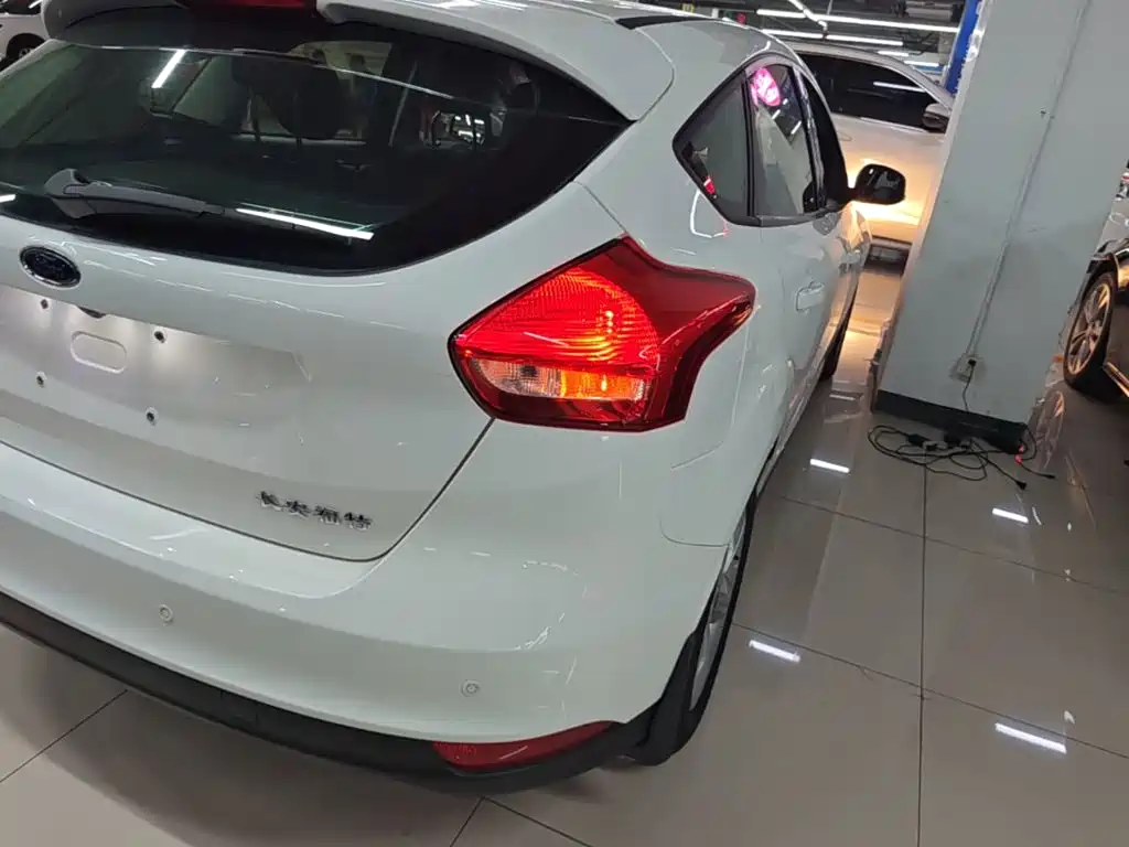 Ford Focus — миниатюра 8