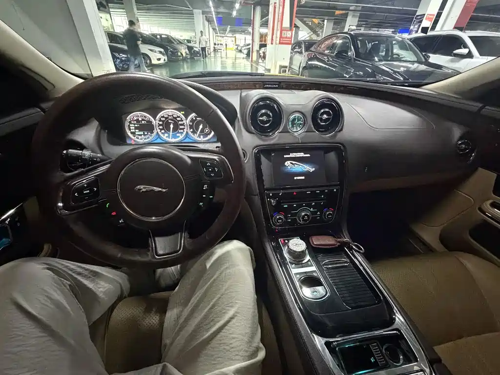 Jaguar XJ — миниатюра 3