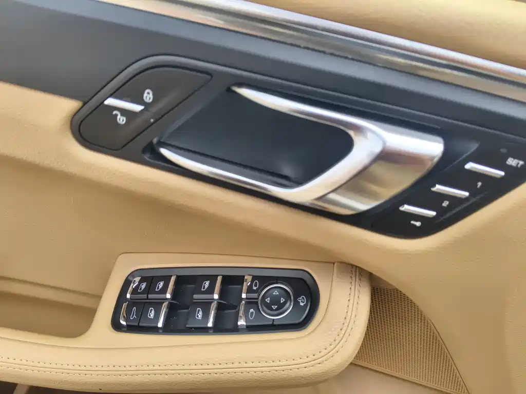 Porsche Macan — миниатюра 16