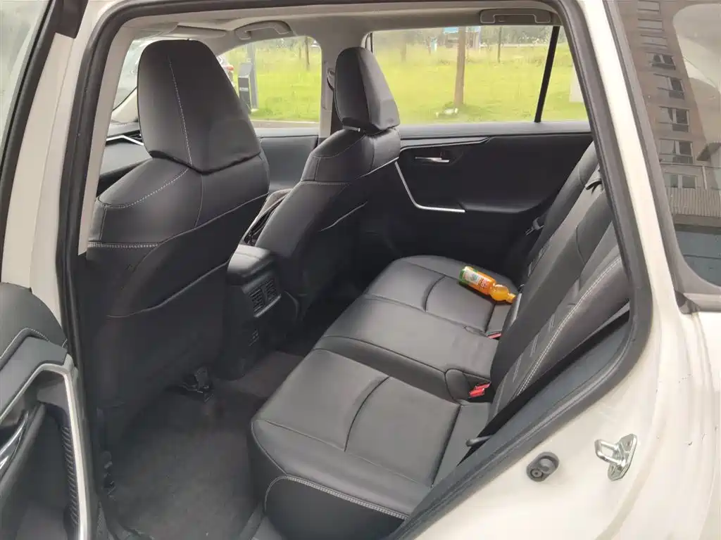 Toyota RAV4 — миниатюра 10