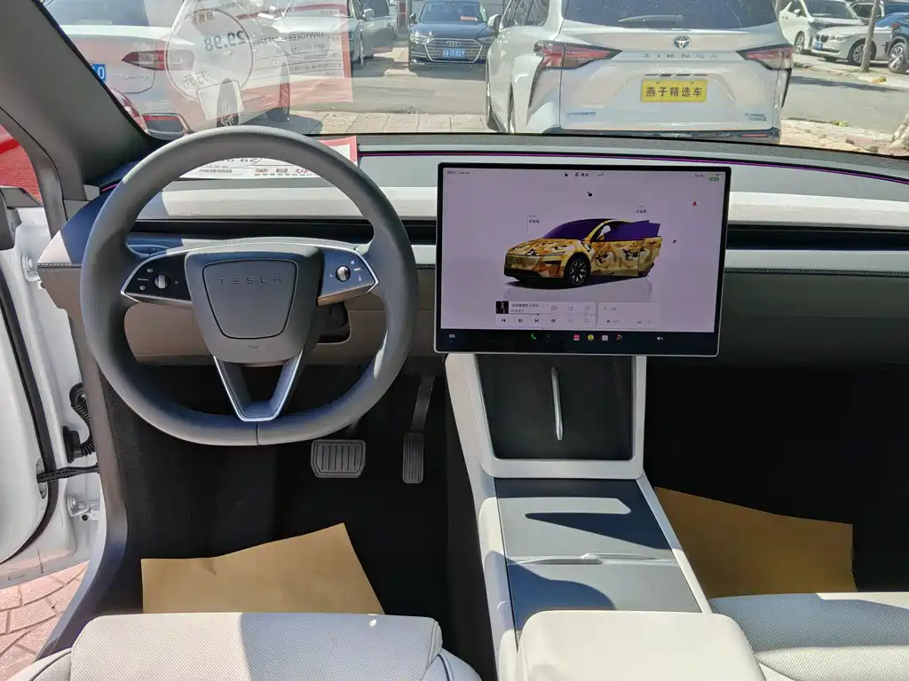 Tesla Model Y L — миниатюра 3