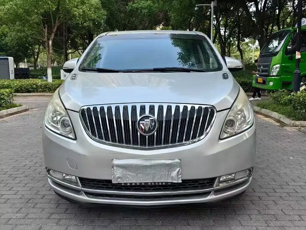 Buick GL8 2011 2.4L CT Luxury Comfort