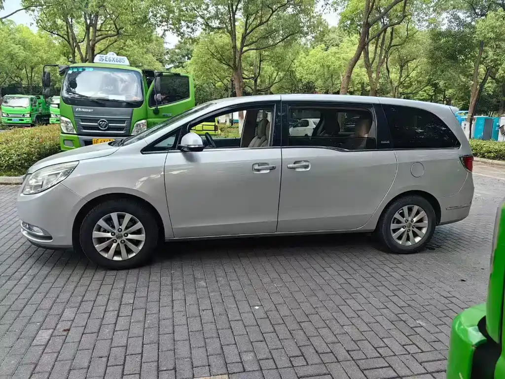 Buick GL8 2011 2.4L CT Luxury Comfort