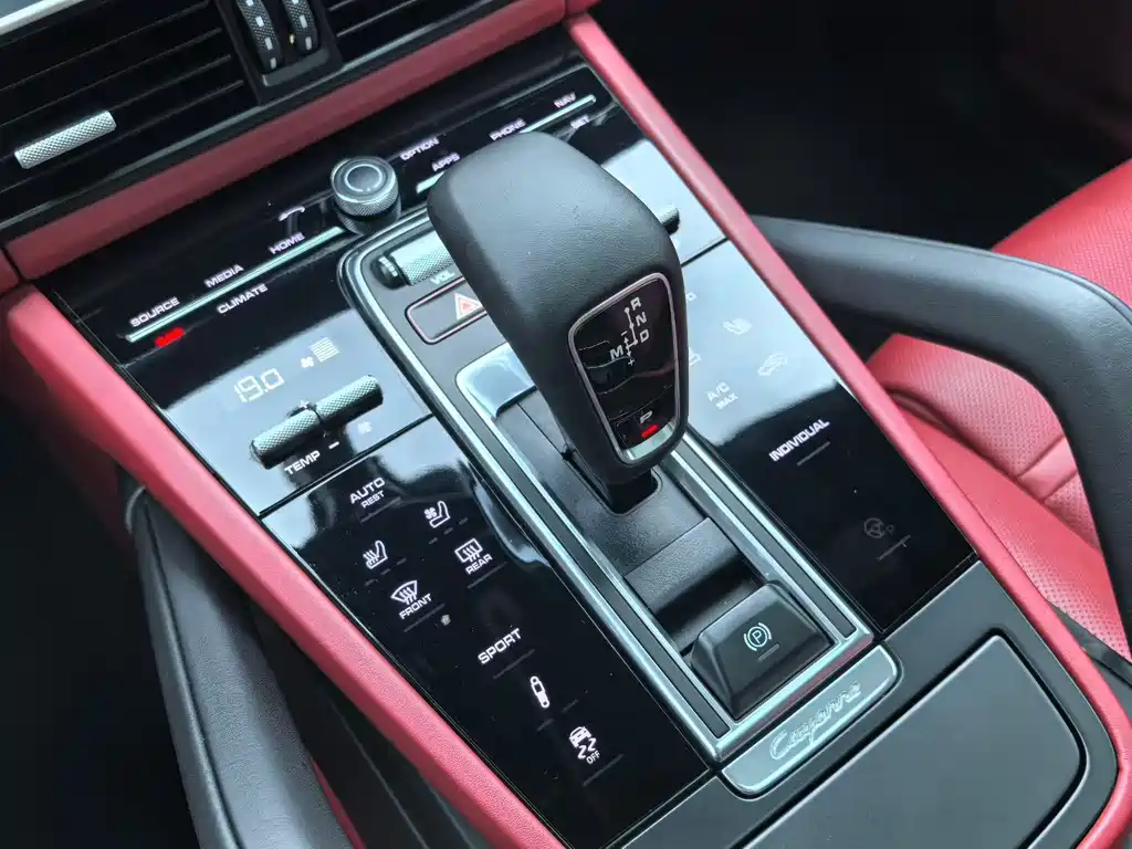 Porsche Cayenne — миниатюра 8