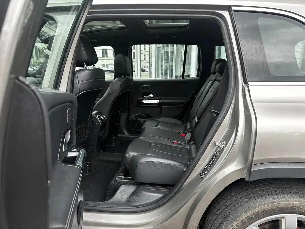 Mercedes-Benz GLB — миниатюра 11