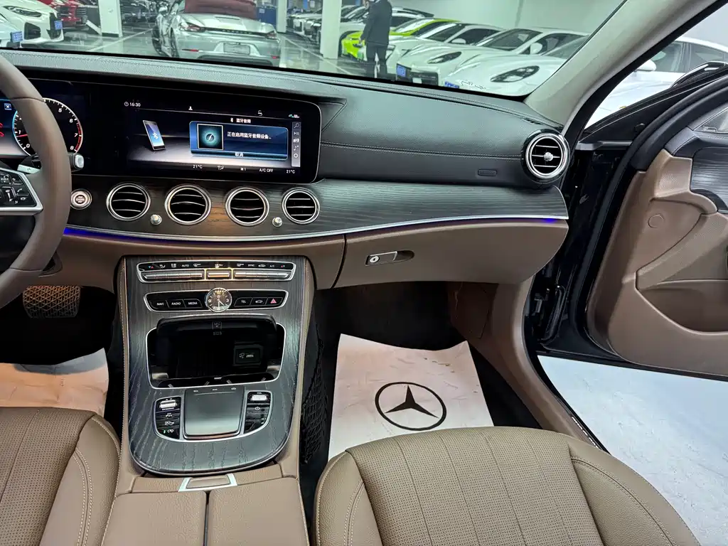 MERCEDES-BENZ E CLASS