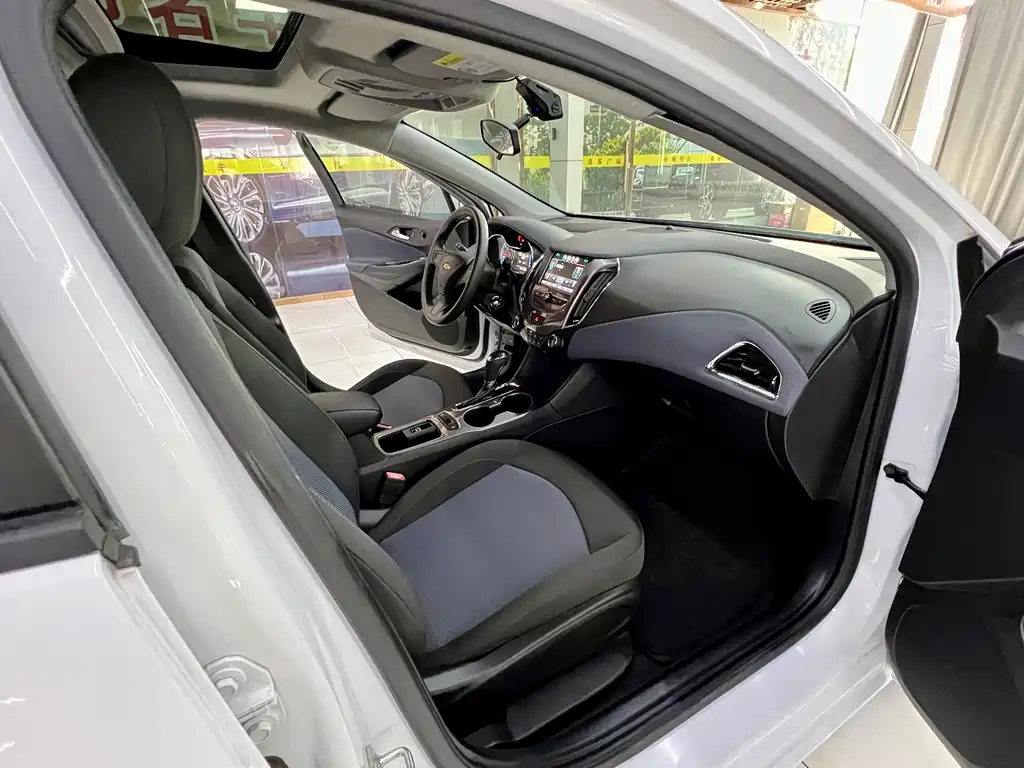 Chevrolet Cruze — миниатюра 15