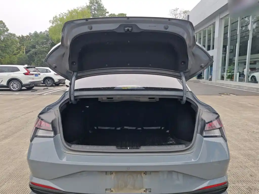 Hyundai Elantra — миниатюра 19