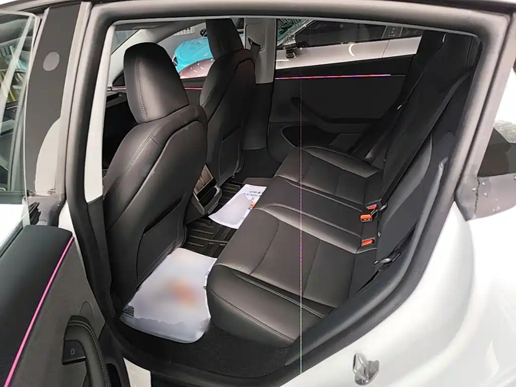 Tesla Model 3 — миниатюра 17