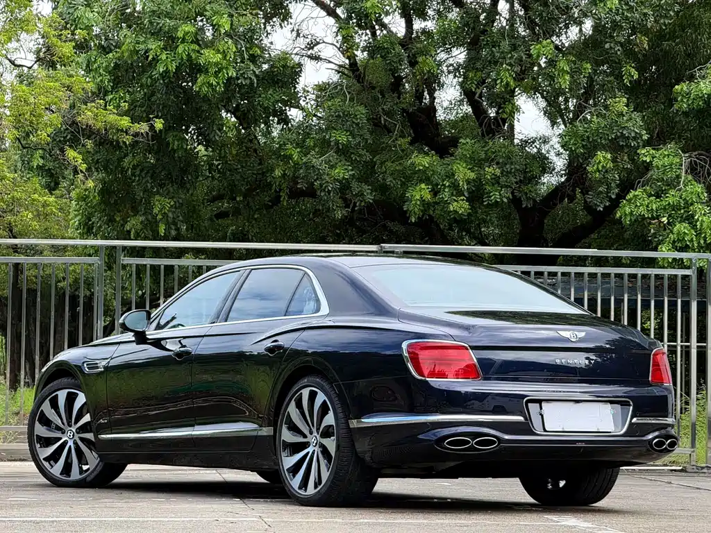 Bentley Flying Spur — миниатюра 33