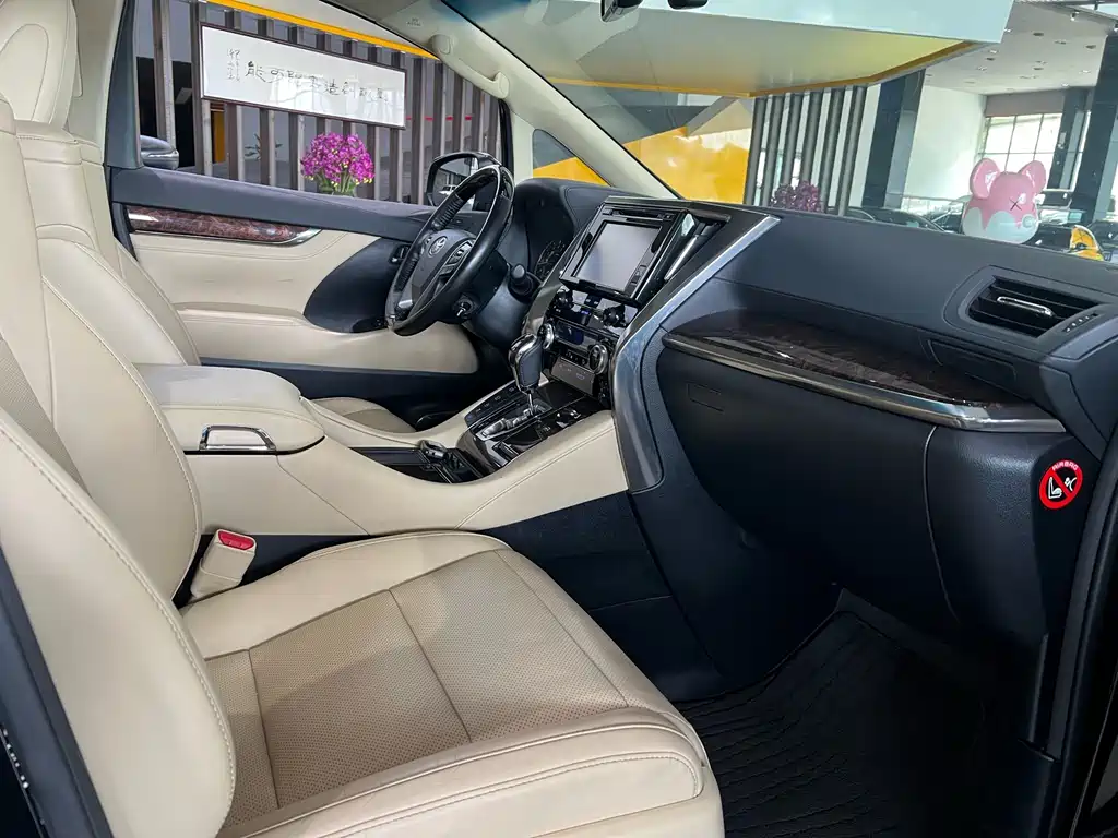 Toyota Alphard 2018 3.5L Luxury