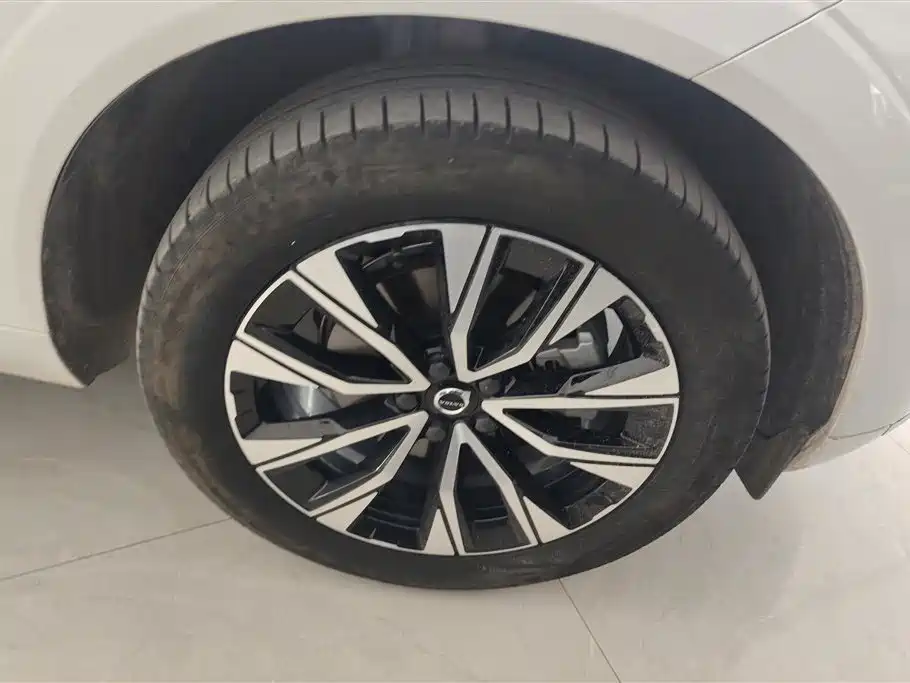 Volvo XC60 2025 B5 Luxury