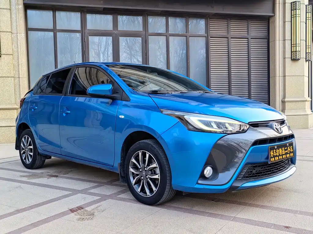 Toyota Yaris L - фото 3