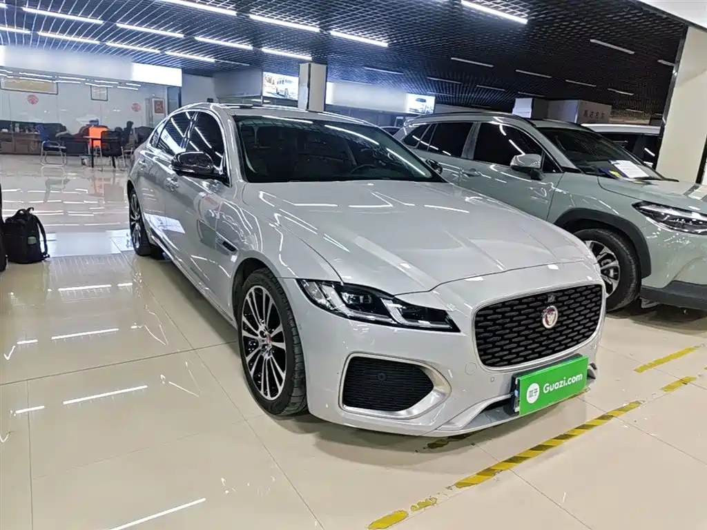 Jaguar XFL 2024 2.0T P250 Premium Luxury