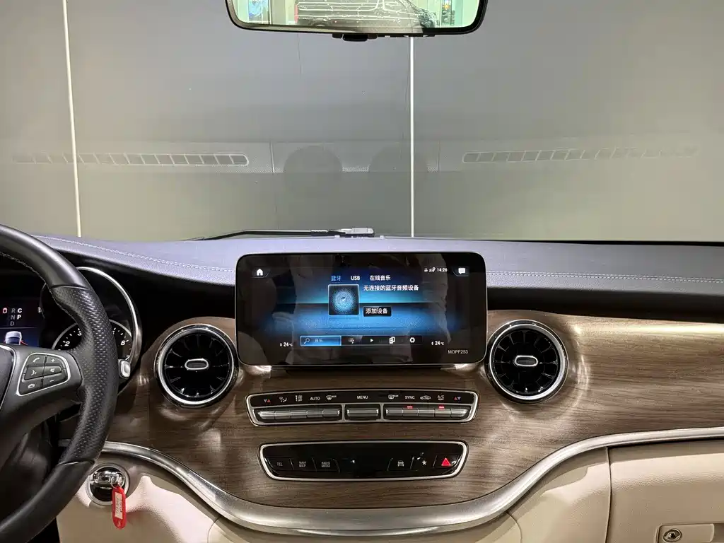 Mercedes-Benz V-Class — миниатюра 13