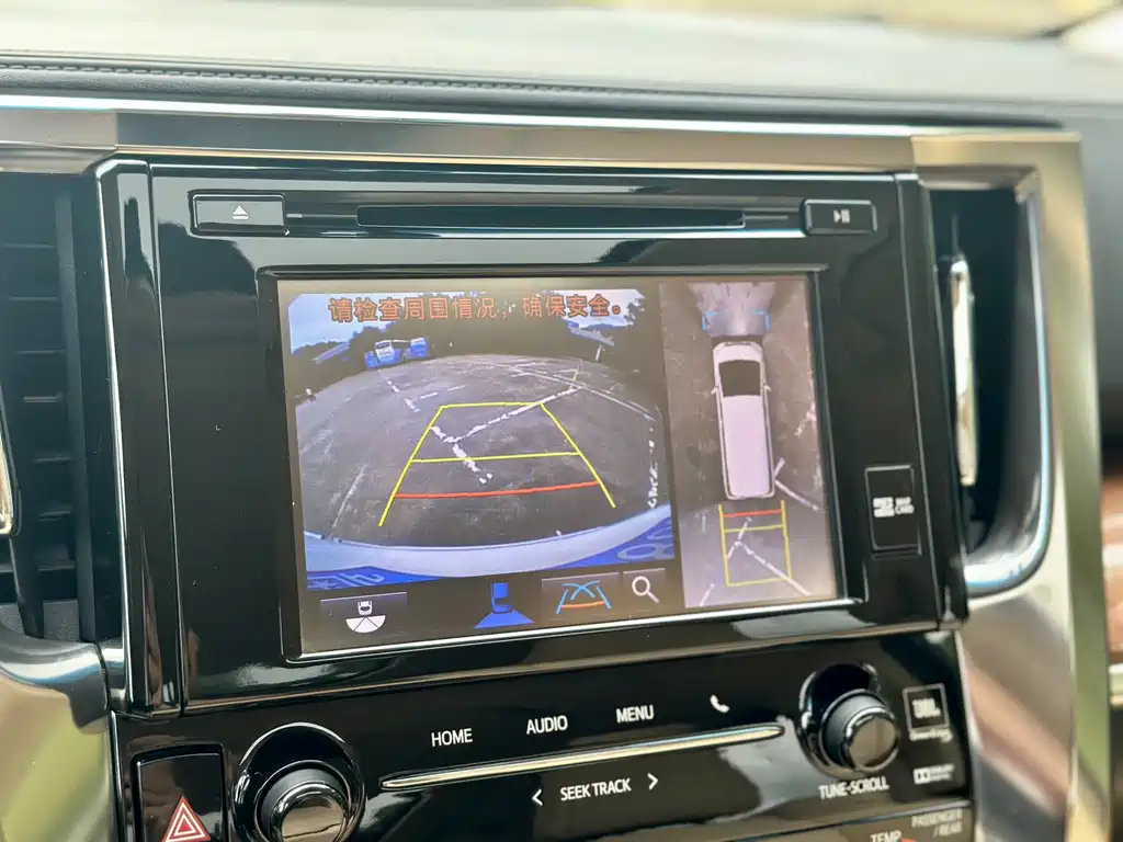 Toyota Alphard — миниатюра 7