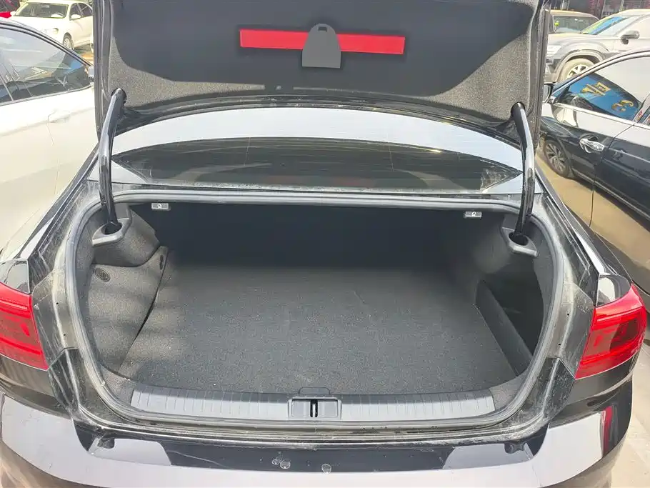 VOLKSWAGEN MAGOTAN GTE PLUG IN HYBRID