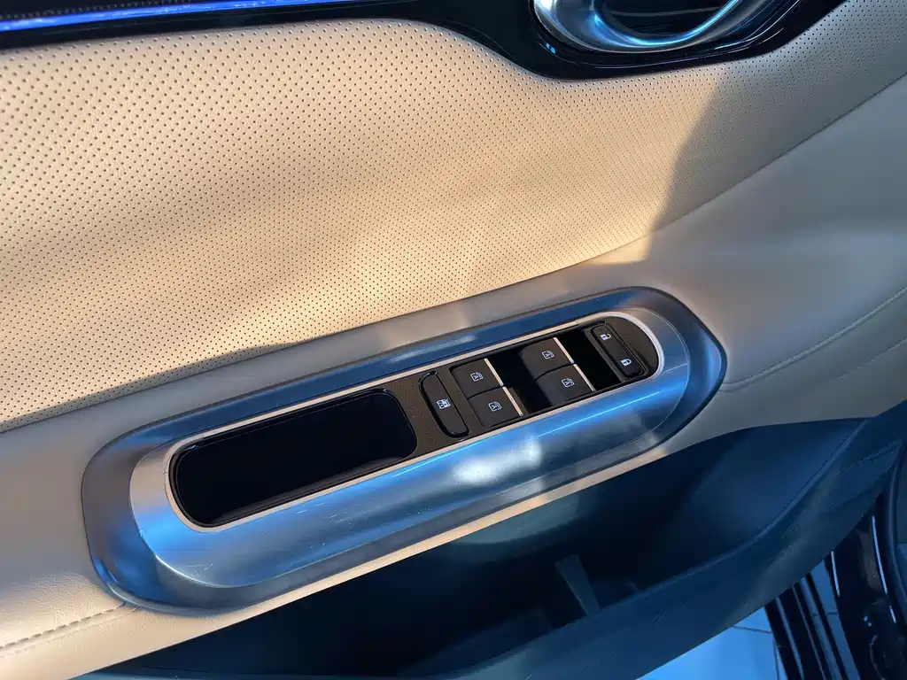 GAC Motor Trumpchi E8 PHEV — миниатюра 24