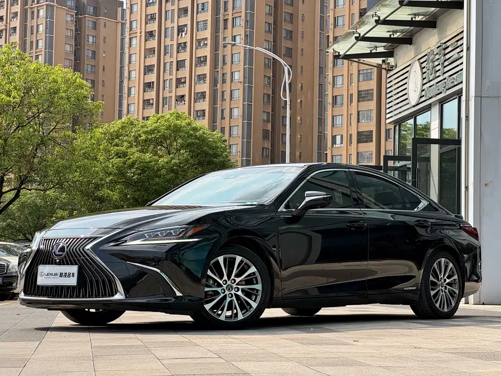 Lexus ES 2021
