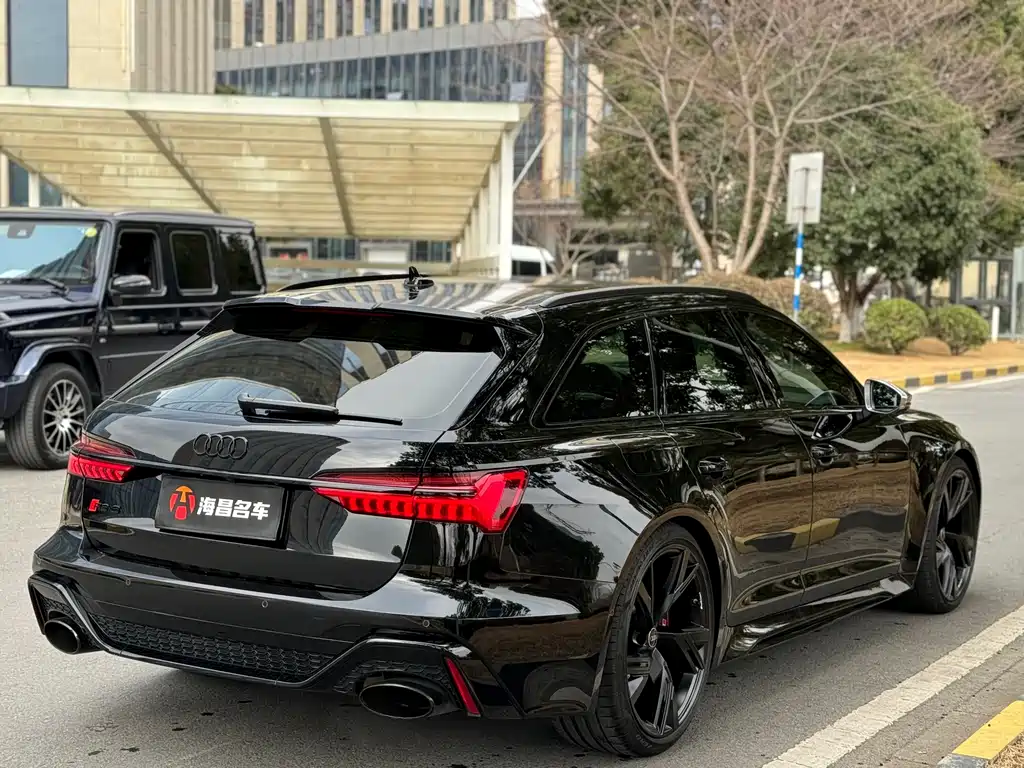 AUDI RS 6