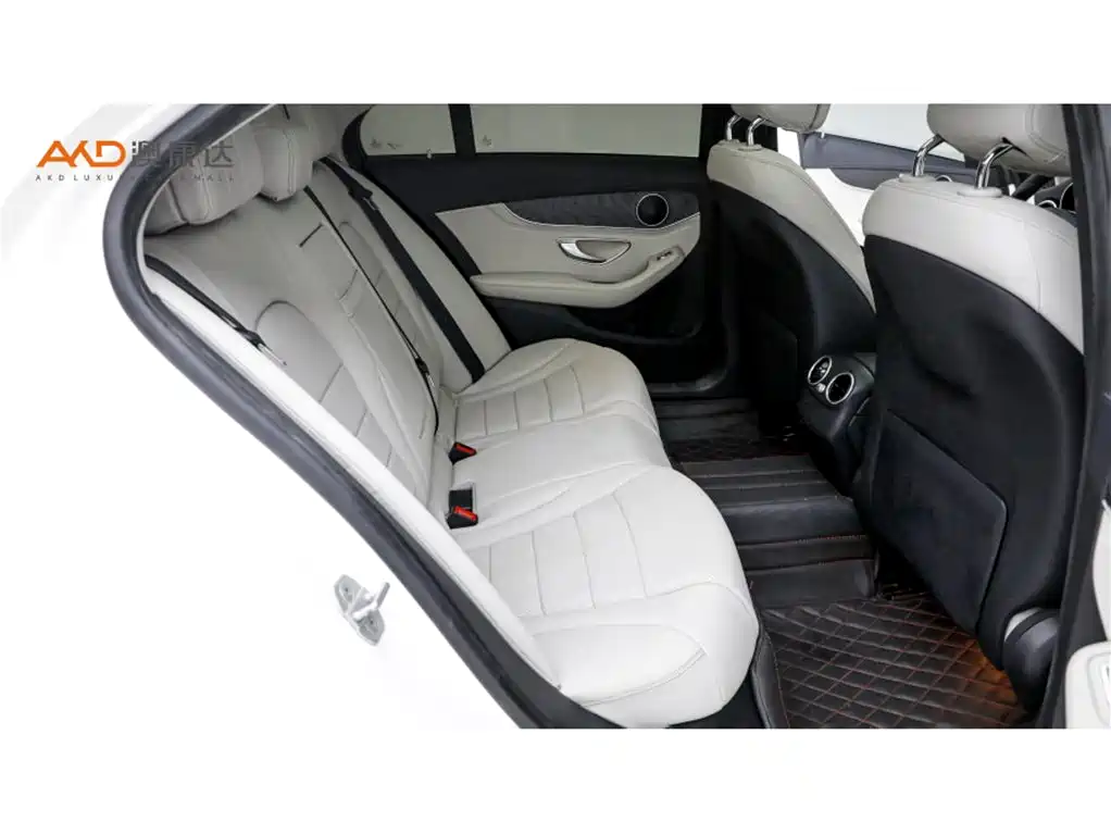 Mercedes-Benz C-Class — миниатюра 8
