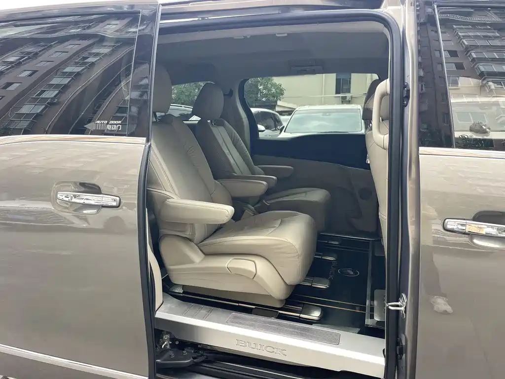 Buick GL8 2017 25S Luxury V
